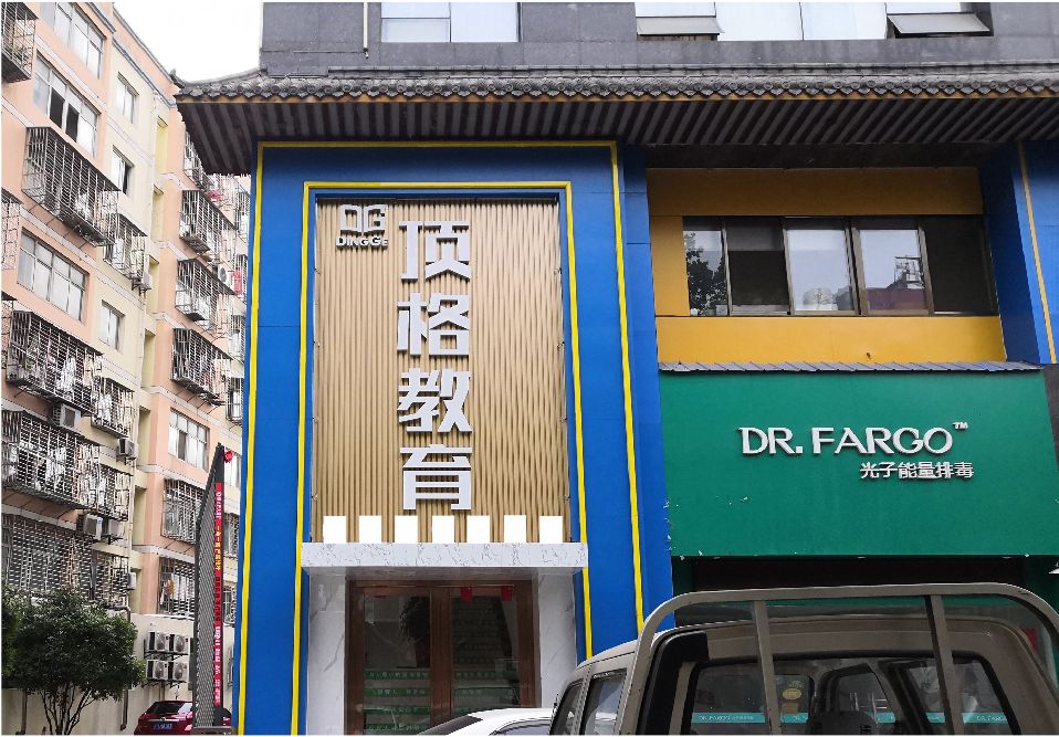 丰都门头设计要符合门店特色。